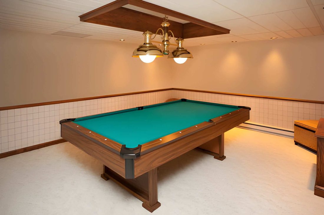 Basement rec room with pool table