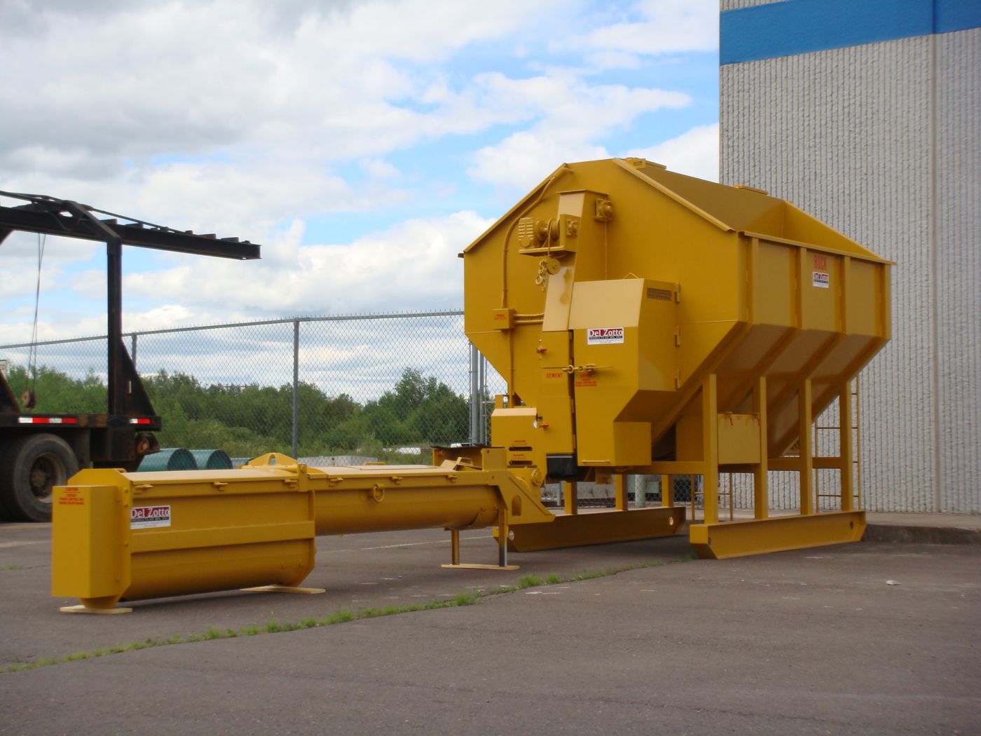 WDZ-200 concrete mixer built by Del Zotto