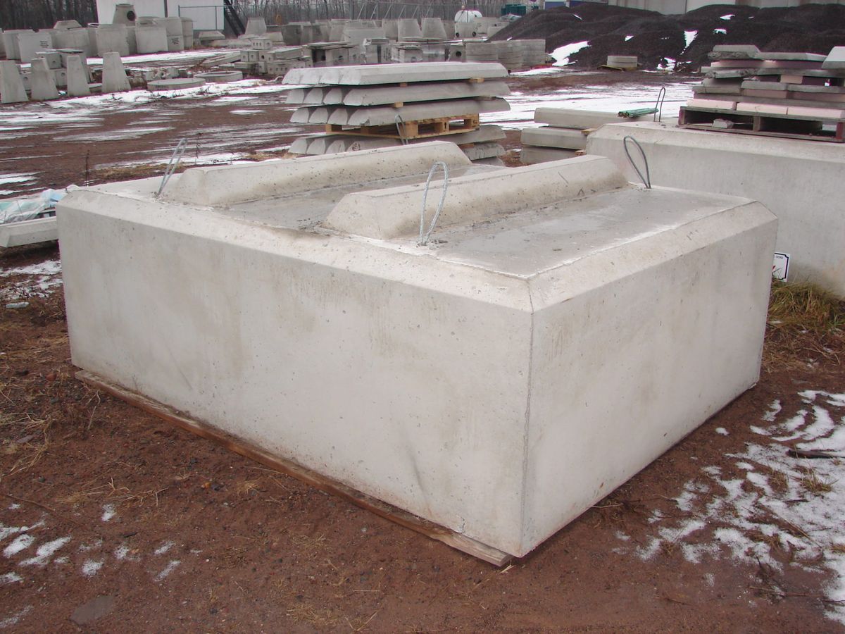 Precast fuel containment vessel