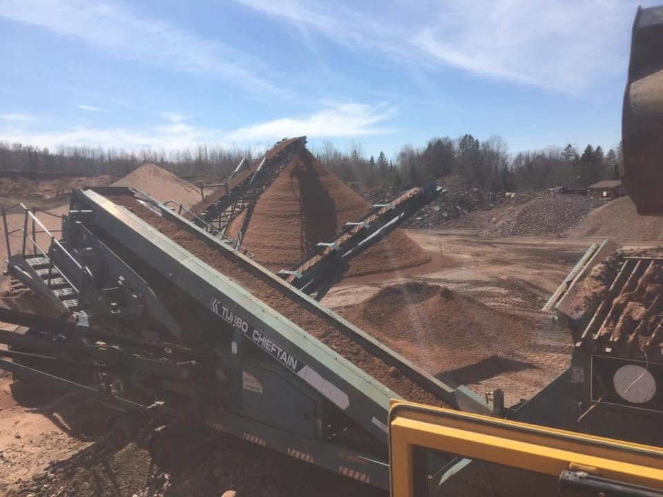 Screening plant producing screened black dirt