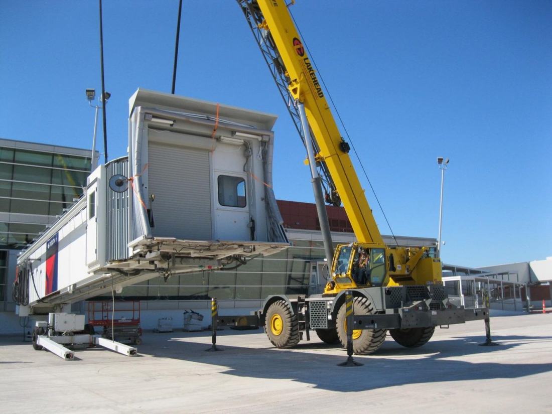 Duluth International Airport jetway construction
