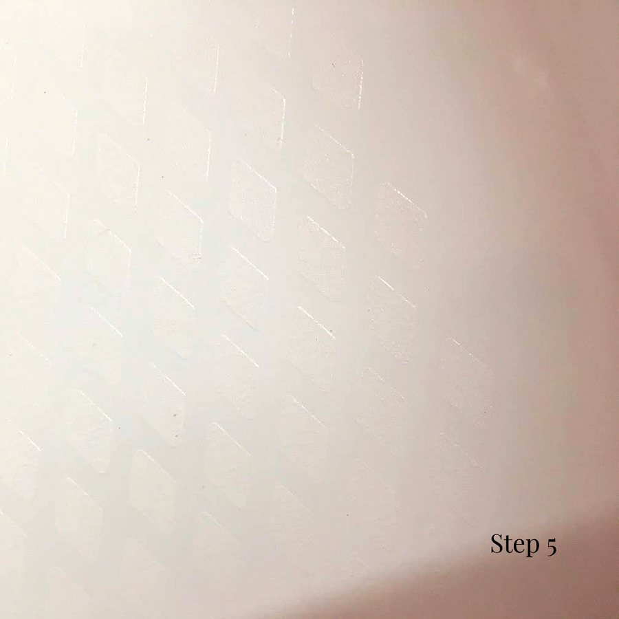 The finished high-gloss tub with its anti-slip tread